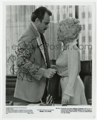 9r329 DABNEY COLEMAN signed 8x10 still 1980 great close up with Dolly Parton in Nine to Five!