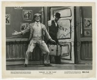 9r363 GENE KELLY signed 8.5x10.25 still R1962 smiling in a great scene from Singin' in the Rain!
