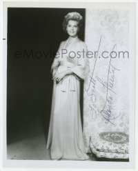 9r957 RHONDA FLEMING signed 8x10.25 REPRO still 1980s full-length wearing nightgown & pearls!