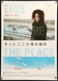 9t391 THIS MUST BE THE PLACE Japanese 2011 wacky close portrait of Sean Penn in drag!