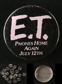 9x265 LOT OF 27 E.T. THE EXTRA TERRESTRIAL PIN-BACK BUTTONS R1980s phones home again July 12th!