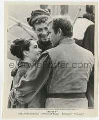 1a104 BECKET candid 8.25x10 still 1964 Elizabeth Taylor visits Richard Burton & Peter O'Toole!