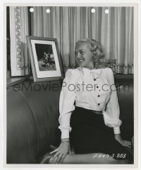 1a118 BETTY GRABLE 8.25x10 still 1940S on couch looking at picture of herself on horseback!