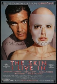1g805 SKIN I LIVE IN 1sh 2011 great close image of Antonio Banderas & masked Elena Anaya!