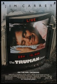1g927 TRUMAN SHOW advance 1sh 1998 cool image of Jim Carrey on large screen, Peter Weir!