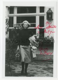 1h214 DOROTHY MCGUIRE signed 5x7 photo 1980s full-length carrying her coat & purse outdoors!