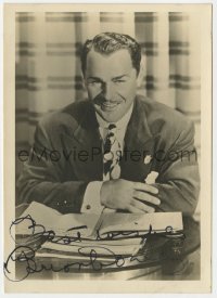1h196 BRIAN DONLEVY signed deluxe 5x7 fan photo 1930s great smiling close up reading a magazine!