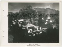 1r131 WAR OF THE WORLDS 8x11 key book still 1953 Gene Barry & police by car look at trail of fire!