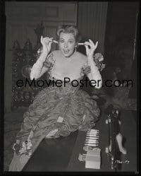 1x020 BENGAL BRIGADE 8x10 negative 1954 candid of Arlene Dahl putting musket ammo in her ears!