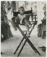 2a020 ALAMO LAMINATED 7.5x9.25 still 1960 John Wayne's daughter Alissa sitting in his chair on set!
