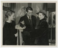 2a080 BISHOP'S WIFE 8x10 key book still 1948 Cary Grant between Loretta Young & pretty girl!