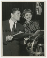 2a090 BODY & SOUL 7.25x9 radio publicity still 1948 John Garfield & Jane Wyman on Lux Radio Theatre!
