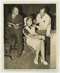2a408 HER PRIMITIVE MAN candid 8.25x10 still 1944 two old-timers groom newcomer Stephanie Bachelor!