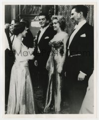 2a602 MARILYN MONROE/VICTOR MATURE 8x10 news photo 1956 chatting w/ Queen Elizabeth of England!