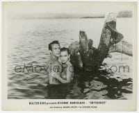 2a815 SOMBRA VERDE 8.25x10 still 1956 Ricardo Montalban & sexy Ariadna Welter in water!