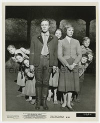 2a827 SOUND OF MUSIC 8x10 still 1965 portrait of Julie Andrews & Plummer with all the children!