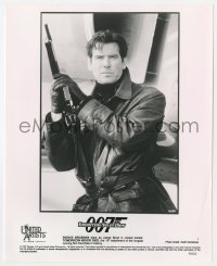 2a906 TOMORROW NEVER DIES 8x10 still 1997 close up of Pierce Brosnan as James Bond with rifle!