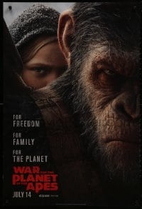 2g958 WAR FOR THE PLANET OF THE APES style B teaser DS 1sh 2017 close-up of Caesar and Amiah Miller!