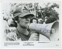 3d676 STEVEN SPIELBERG signed candid 8x10 still 1982 directing on set of E.T. The Extra Terrestrial!