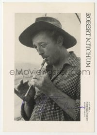 3d305 ROBERT MITCHUM signed 4x6 postcard 1980s he autographed both sides, portrait by Sanford Roth!