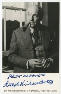 3d284 RALPH RICHARDSON signed 4x6 publicity photo 1970s smoking portrait of the English star!