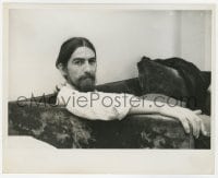 3h344 GEORGE HARRISON 8x10 still 1970 the Beatle relaxing on couch with scruffy beard by Tim Boxer!