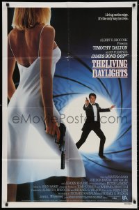 3t517 LIVING DAYLIGHTS int'l 1sh 1987 Tim Dalton as James Bond & sexy Maryam d'Abo w/gun!
