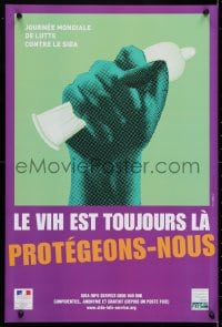 3z379 LE VIH EST TOUJOURS LA PROTEGEONS-NOUS 16x24 French special poster 2000s green hand & condom!