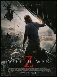 4b994 WORLD WAR Z French 1p 2013 Brad Pitt in rear door flying over city, zombie apocalypse!