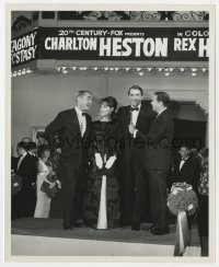 4d102 AGONY & THE ECSTASY candid 8.25x10 still 1965 Gregory Peck w/ wife & Jim Backus at premiere!