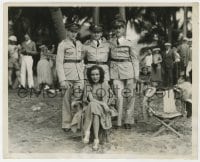 4d177 BIRD OF PARADISE  8x10 news photo 1932 sexy Dolores Del Rio in Hawaii with visiting soldiers!