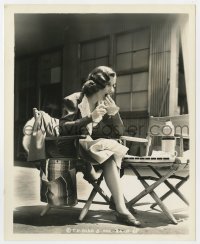 4d414 GOLDEN BOY candid 8x10 key book still 1939 Barbara Stanwyck has afternoon tea between scenes!