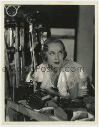 4d669 MASTER OF MEN candid 8x10.25 still 1933 beautiful Fay Wray on set between scenes by Lippman!