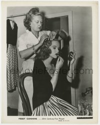 4d752 PEGGY CUMMINS  8x10.25 still 1950s doing her hair and makeup in her dressing room!
