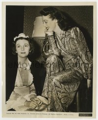 4d755 PERFECT MARRIAGE candid 8.25x10 still 1946 Loretta Young & Zasu Pitts chatting between scenes!