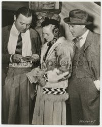 4d877 SPAWN OF THE NORTH candid 7.75x9.75 still 1938 Barrymore & director look at Alaska photos!