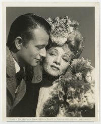 4d880 SPOILERS  8.25x10 still 1942 best close up of John Wayne & sexy Marlene Dietrich!
