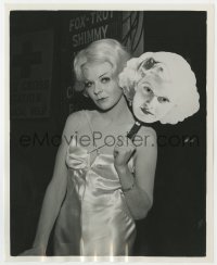 4d927 THEY SHOOT HORSES, DON'T THEY candid 8x10 still 1970 Susannah York holding Jean Harlow mask!