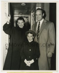 4d563 JUDY GARLAND/LIZA MINNELLI  8x10 news photo 1954 arriving in New York with Sidney Luft!