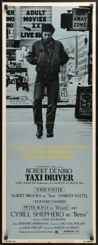 4f228 TAXI DRIVER insert 1976 Robert De Niro walking alone, directed by Martin Scorsese!