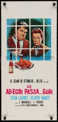 4f883 GLI ALLEGRI PASSA...GUAI Italian locandina R1970s different art of Stan Laurel & Oliver Hardy!