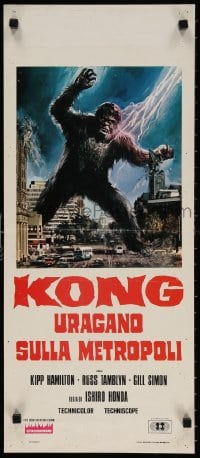4f988 WAR OF THE GARGANTUAS Italian locandina R1976 Piovano art of King Kong monster over city!