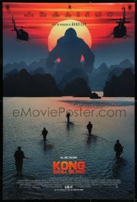 4g742 KONG: SKULL ISLAND int'l advance DS 1sh 2017 Jackson, Hiddleston, huge ape and soldiers!