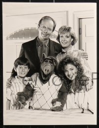 4m329 ALF 17 TV 7x9 stills 1980s great images of the wacky alien puppet and the Tanner Family!