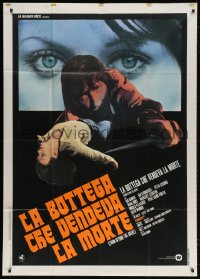 4w447 FROM BEYOND THE GRAVE Italian 1p 1973 David Warner with knife & unconscious girl, different!