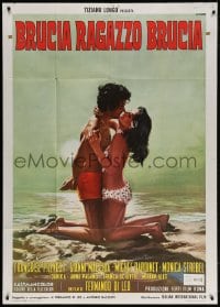 4w782 WOMAN ON FIRE Italian 1p 1969 great art of lovers kneeling on beach by Renato Casaro!
