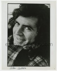 4x704 ALAN BATES signed 8x10.25 REPRO still 1980s great smiling portrait of the English actor!