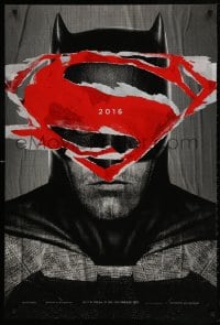 4z546 BATMAN V SUPERMAN teaser DS 1sh 2016 cool close up of Ben Affleck in title role under symbol!