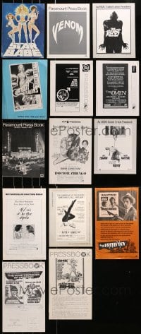 5a165 LOT OF 14 UNCUT PRESSBOOKS 1970s advertising a variety of different movies!