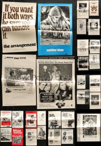 5a144 LOT OF 33 CUT PRESSBOOKS 1960s-1970s advertising a variety of different movies!